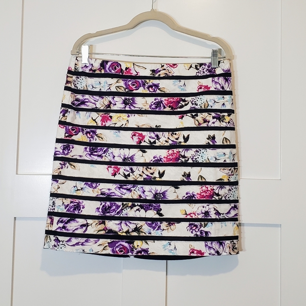 White House Black Market Skirt Size 12 Floral Jacquard White & Multicolor Lined